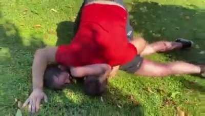 167cm x 57kg VS 192cm x 120kg / Guillotine choke