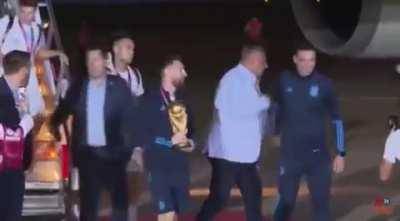 Los K quisieron la foto con Messi, pero no pudieron.