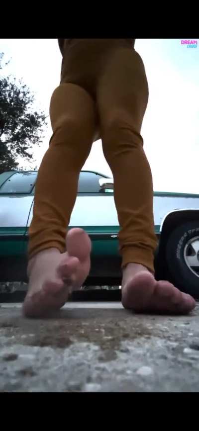 Barefoot snail crush (DC Consuela)