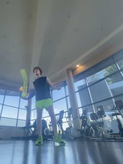 Back to back head bops + back to back spinaroo