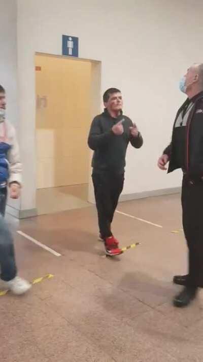 Conflito entre Segurança e dois homens na Central de Camionagem de Guimarães