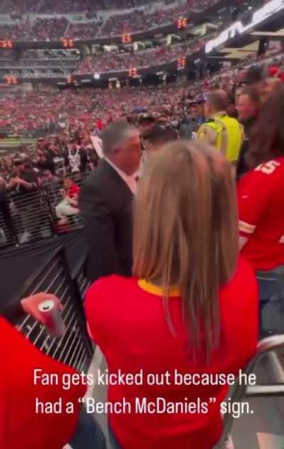 [Highlight] Raiders fan with We Deserve Better sign kicked out for Bench McDaniels sign