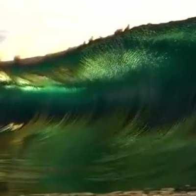 Волна на закате