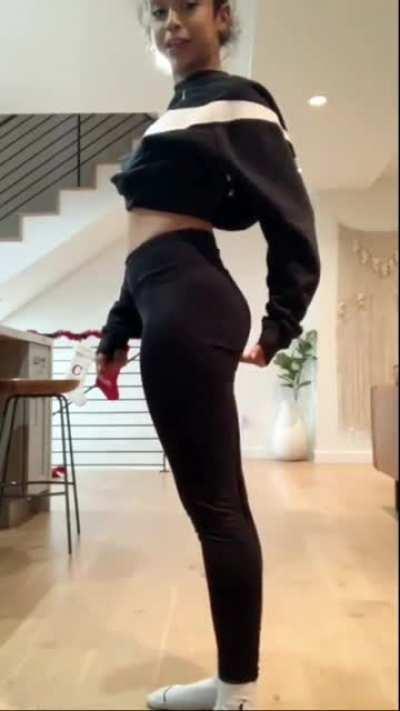 Liza thinks stretching her crotch feels good