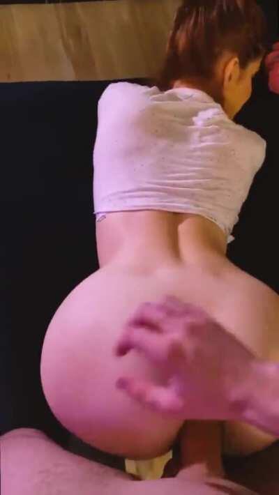 That’s a tiny chick but a juicy ass