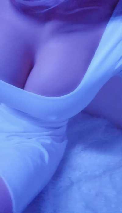 anybody wanna date me :(