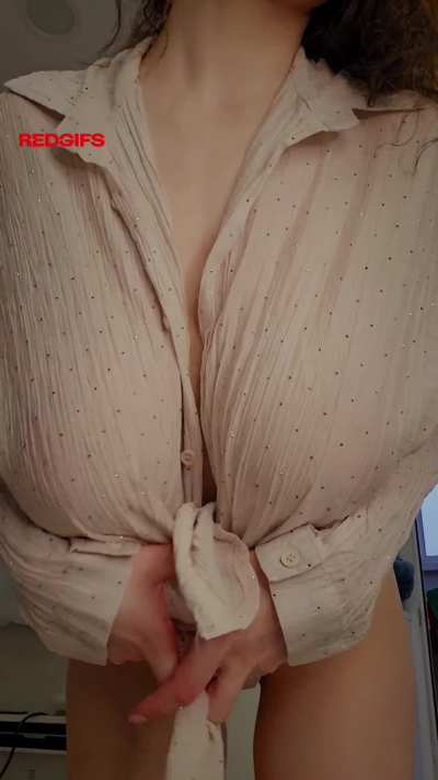 Do big boobs still make men hard? 🍈🍈