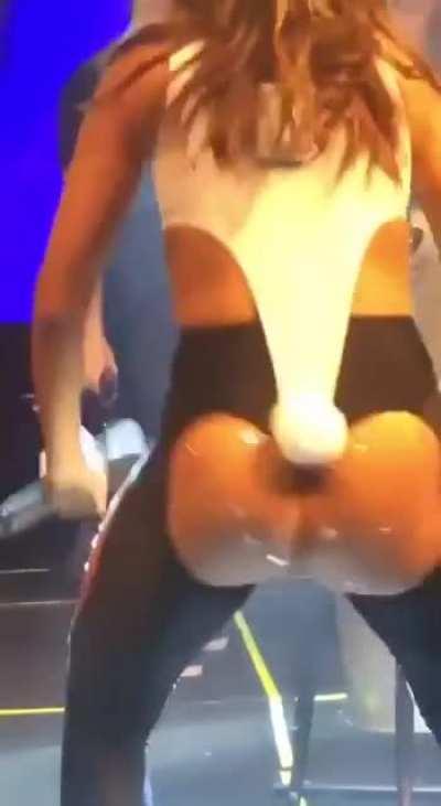 Olha essa bunda, meu pai do céu