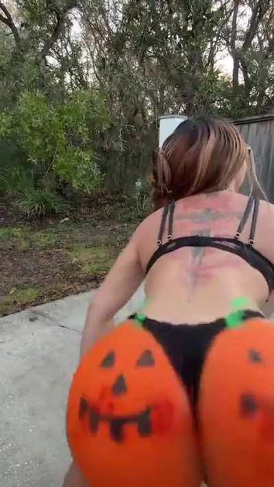 Her ass know her worth on devils night 🎃😈