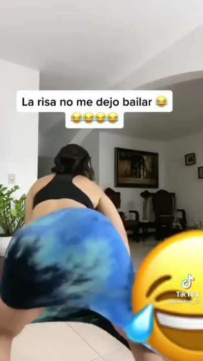 Culona puta de q creen q se reia?