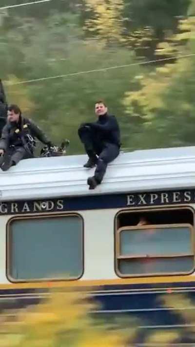 Вроде богатый человек, а заплатить за проезд не может