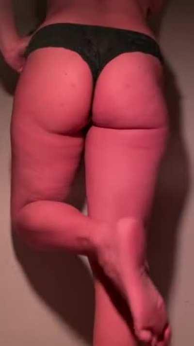 Enjoy my colombian curves 💋