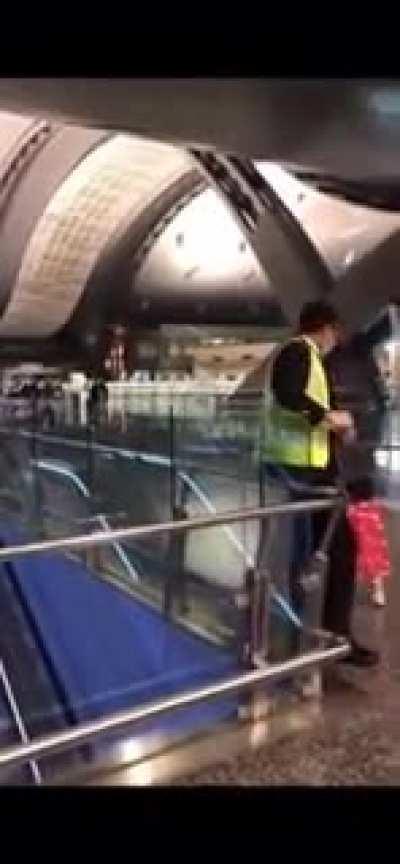This little girl asked the officer a permission to say goodbye to her aunt at the airport.