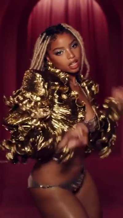 Shaking ass in slowmo