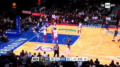 [Highlight] Nikola Jokic gets put on a poster by Micheal Porter Jr.