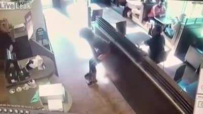 karen takes a dump at a cafe and throws poop at the staff