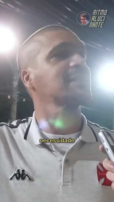 Daciolo explicando como trouxe a vitória pro Vasco. Falou que qualquer um que pedi a Deus ele vai responder. Minha única duvida é quando todos os times pedem pra Deus ganhar, quem Deus vai atender? E Deus vai ouvir as preces do vascaíno com tantos problem