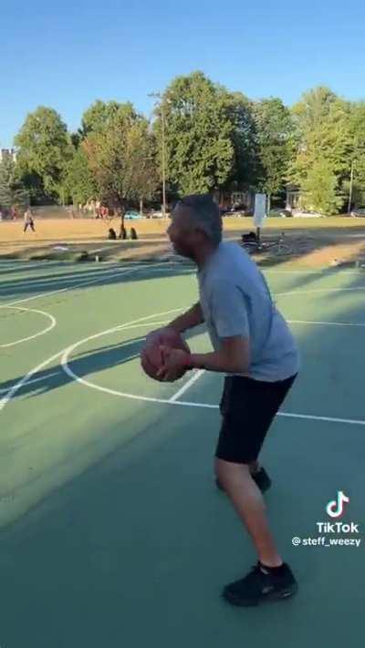 Unc could have went pro if he didn’t get a knee injury😭