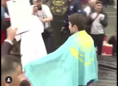 Arman Ashimov knocks out Mongbat Myagmar with a brutal right hand. And yes they are fighting on carpets.