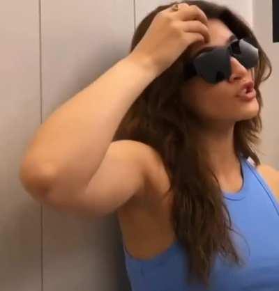 Kriti sanon 👀