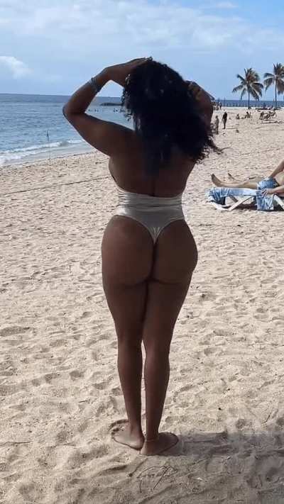 Cum and be kinky with me on my OnlyFans. It's FREE! 🥰 (links in comments below)