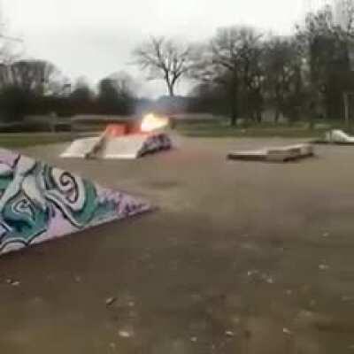 Brincadeirinha saudavel q vamos fazer no churras dos subs após matar o mamacolol