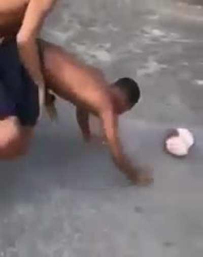 Por favor, pare com isso Ademir-kun!