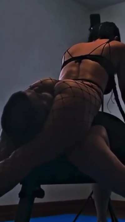 Huntress Lynx Reverse Headscissor meme