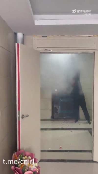 跟这种人住一栋楼，真倒霉…