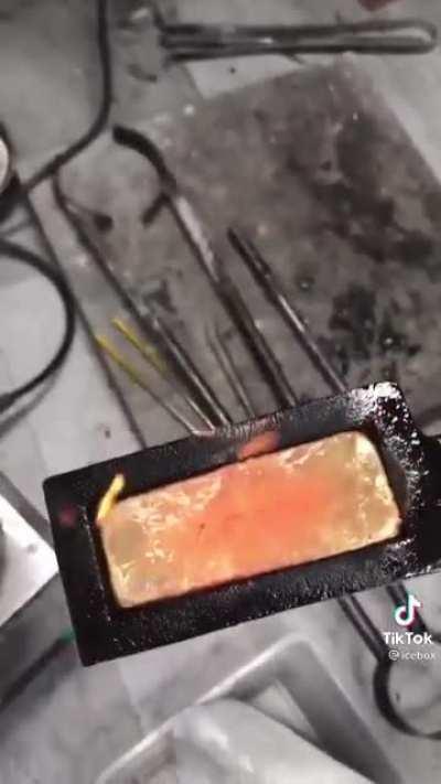 It’s pretty satisfying to watch this gold bar get made
