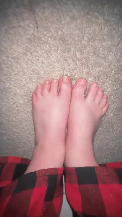 what color should my next pedicure be? 🤭