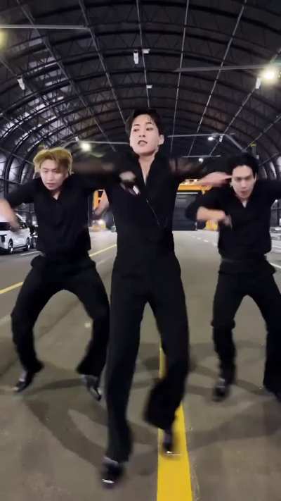 251021 INB100 Instagram update with Xiumin '｡ﾟ･(𝗢𝘃𝗲𝗿𝗱𝗿𝗼𝗽)･｡ﾟ'