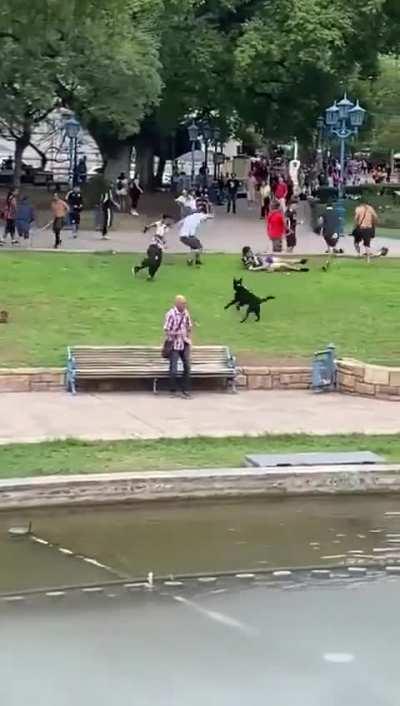 Mendoza: Integrantes de la barra de Colo Colo le dieron una paliza a un joven por llevar la casaca de Boca