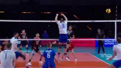 Japan beats the world champions Russia on the fifth set, winning by only 1 point as they play 