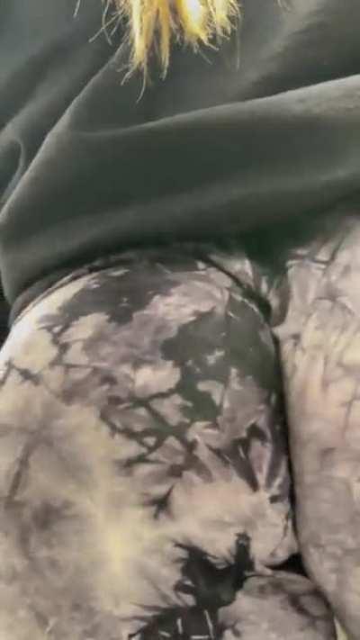 Found Sweetie Takes in stop and shop, she lets me record her ass in flare pants 🥵 Go see more of this on her onlyfans @sweetietakes