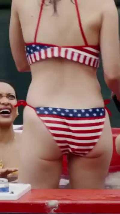 Kristen Bell in “The People We Hate at the Wedding” 2022