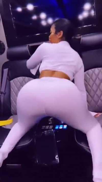 ALL WHITE 🍑💦😩