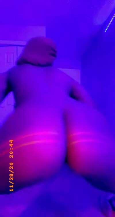 The next 5 Dropbox buyers get free FaceTimes for life 🥵‼️