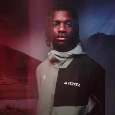 I saw the pics and thought of a loading screen, so I made them into one