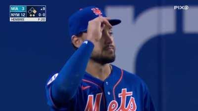 [Highlight] Fans give a teary-eyed Conforto a standing ovation after a beautiful catch