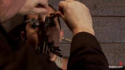 Facial Decor: A better use of clothespins (or clothes pegs)