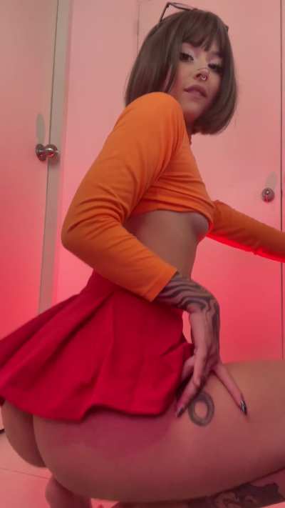 velma loves bein on top of u (yummywillow)