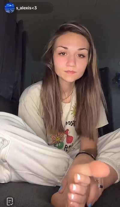 Alexis showing her perfect feet on tiktok live yesterday
