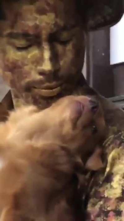 Chique, estátua humana pedinte virou street performer