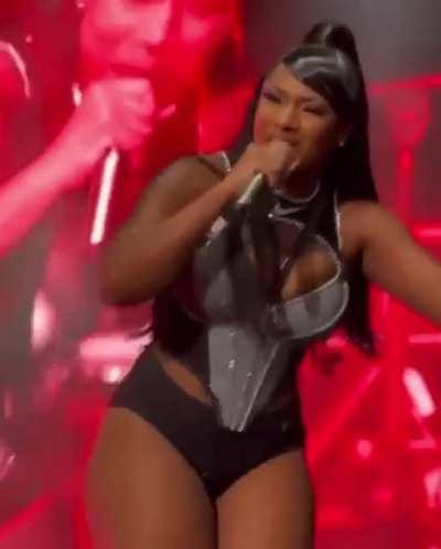 Its not online her ass that bounces