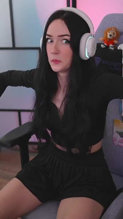 Трусиха в аэропорту / Coward at the airport