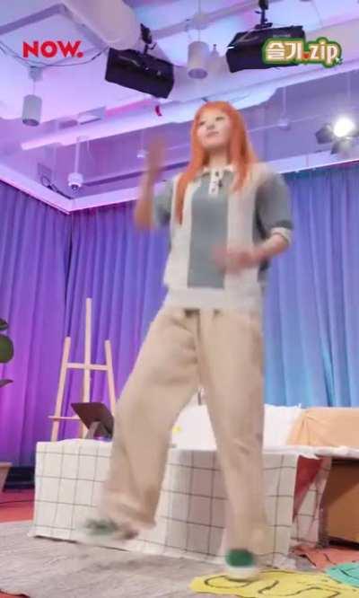 210701 Seulgi dancing to NCT Dream - 'Hot Sauce' on Seulgi.ZIP
