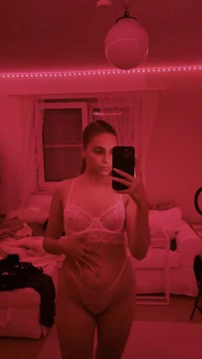 Ever seen a girl hot like me? 💋