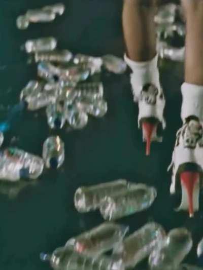 Margot Robbie invites you over & she starts to act like crazy Harley on the phone. As soon as you arrive you have to choose: get dominated by crazy Harley OR put her in her place