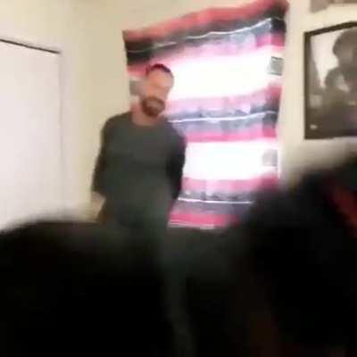 Мальчики играют